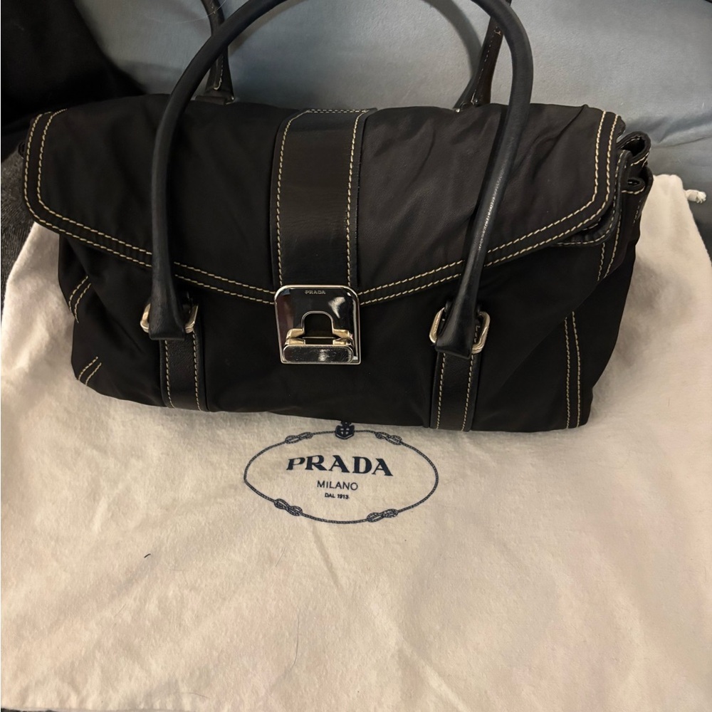 Vintage Prada Black Leather Nylon Shoulder
Style: BR1599.